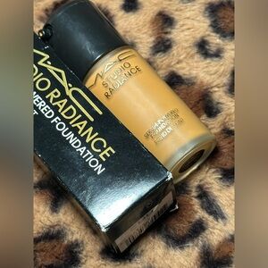 MAC Studio Radiance Serum Powder Foundation in NC45